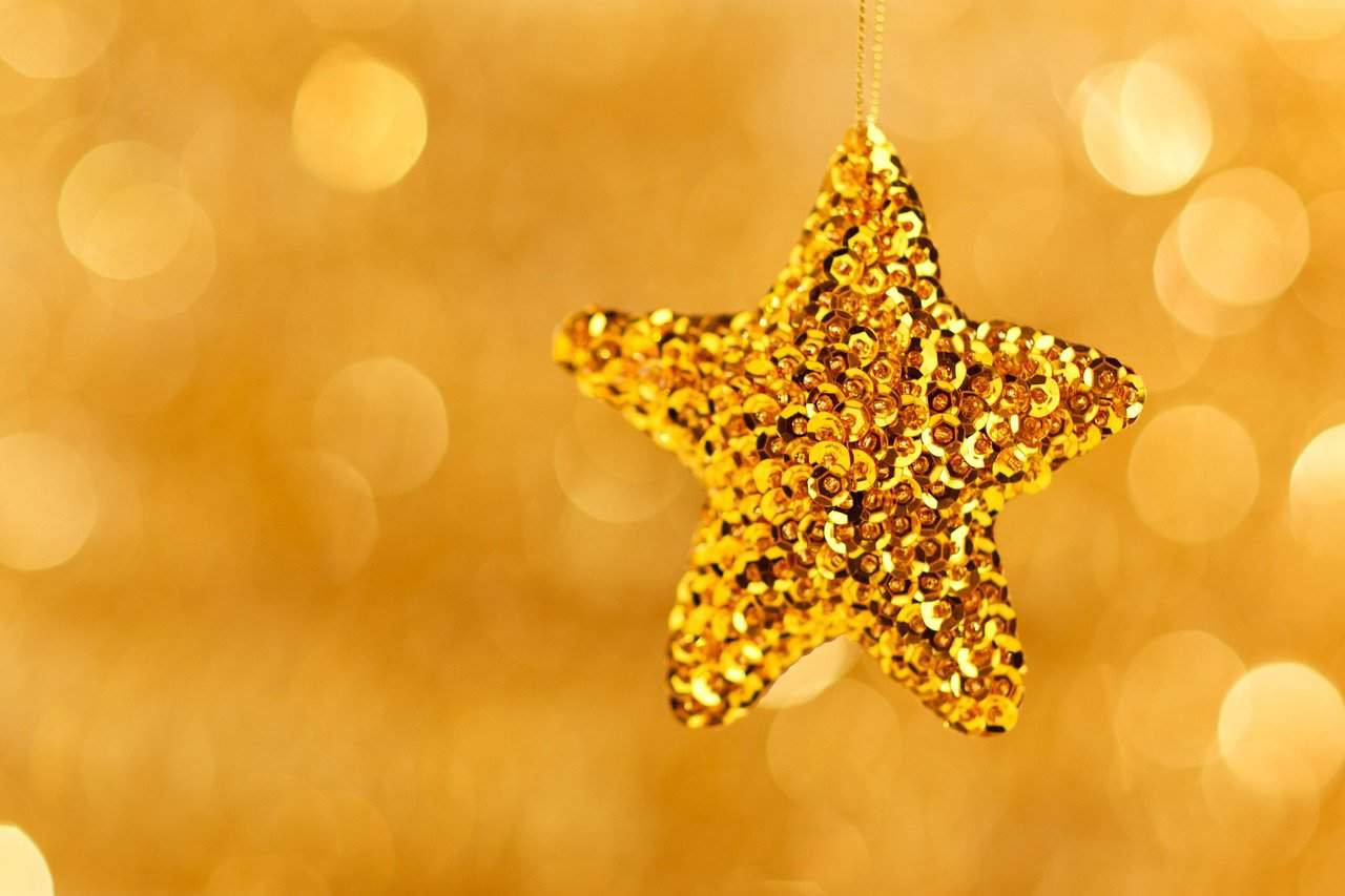 hypnosis for fertility - image of a gold sequin star to represent the amazing natural ways you can enhance your fertility
