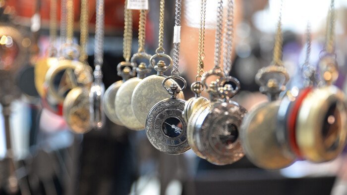 Birth-hypnosis-for-pain swinging pocket watches a common misconception in the use of birth hypnosis for pain